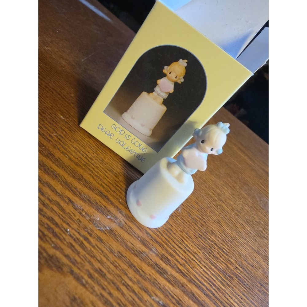 Precious Moments Figurine Thimble Enesco "God Is Love Dear Valentine " 1985